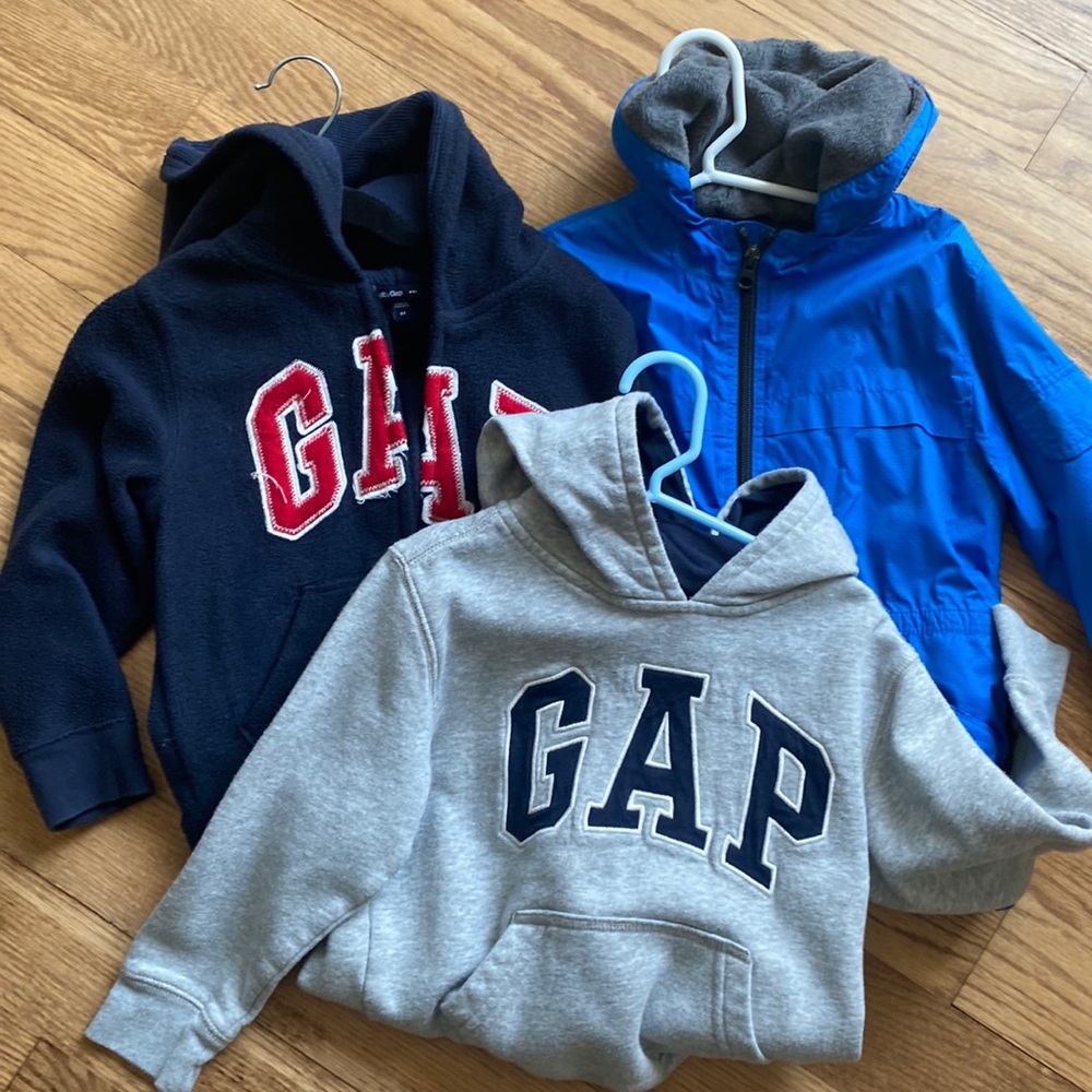 Boys Gap jacket and sweatshirt bundle. Size 5